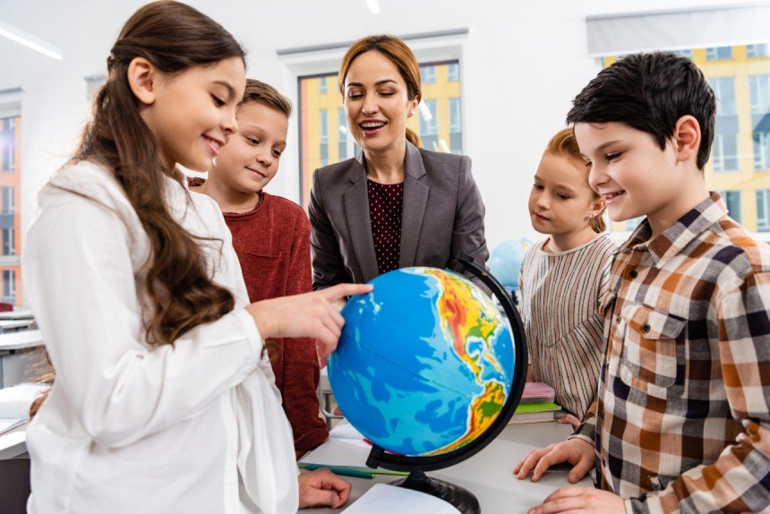 Pós-Graduação em Metodologia de Ensino de História e Geografia: Práticas Pedagógicas, Cidadania e Pensamento Crítico