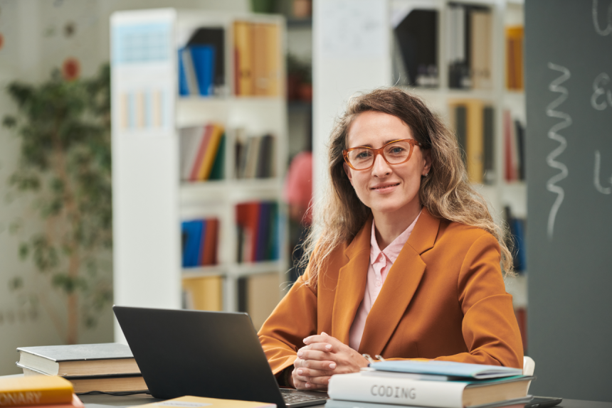 Pós-Graduação em Ensino de Filosofia e Ciências Sociais: Formação para Integrar Filosofia e Ciências Sociais de Forma Interdisciplinar e Criativa