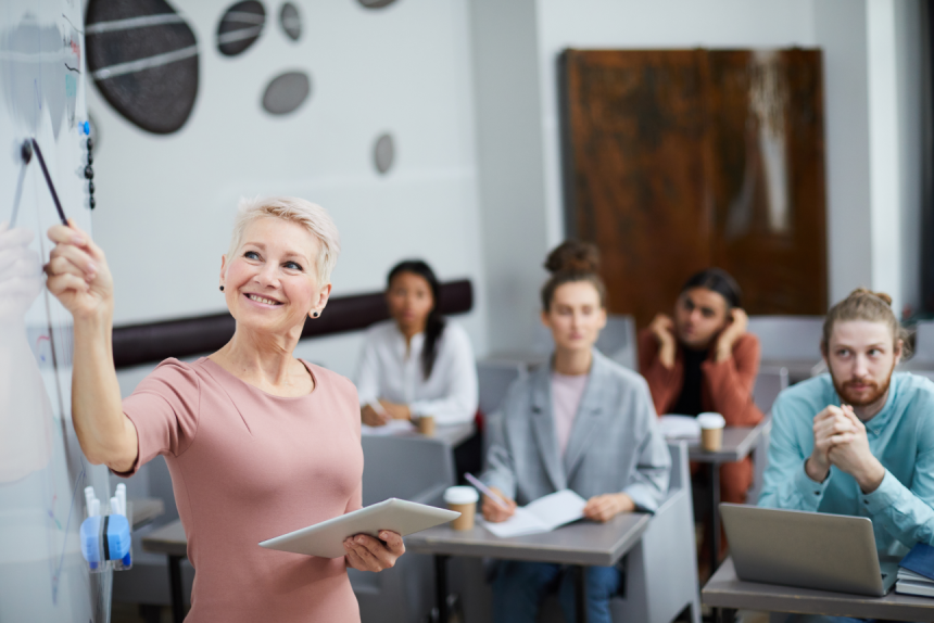Pós-Graduação em Ensino de Ciências Sociais: Formação para Ensinar e Aplicar Conceitos de Ciências Sociais de Forma Criativa e Contextualizada