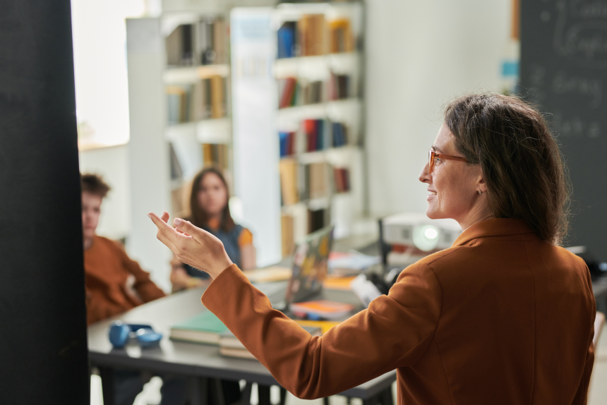 Pós-Graduação em Docência no Ensino de Sociologia: Formação para Ensinar e Refletir sobre a Sociedade