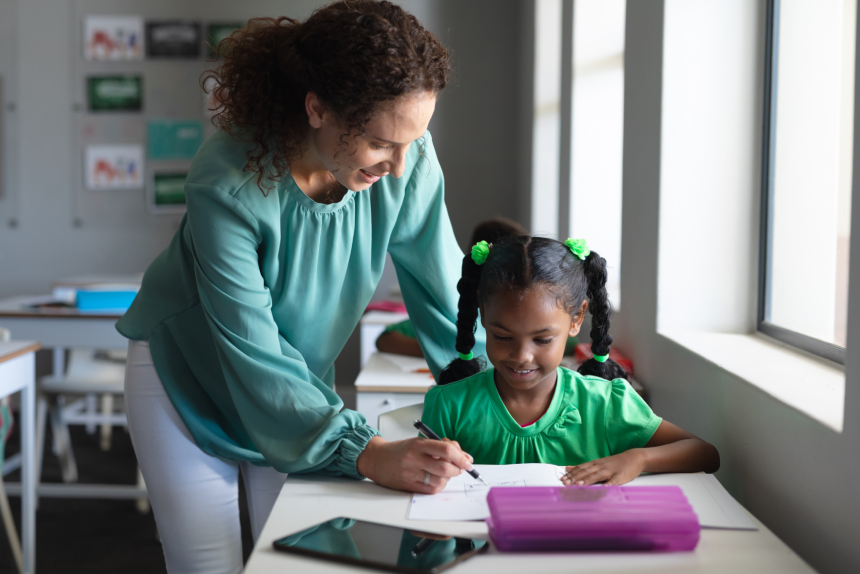 Pós-Graduação em Docência no Ensino de Artes: Formação para Educadores Criativos e Sensíveis