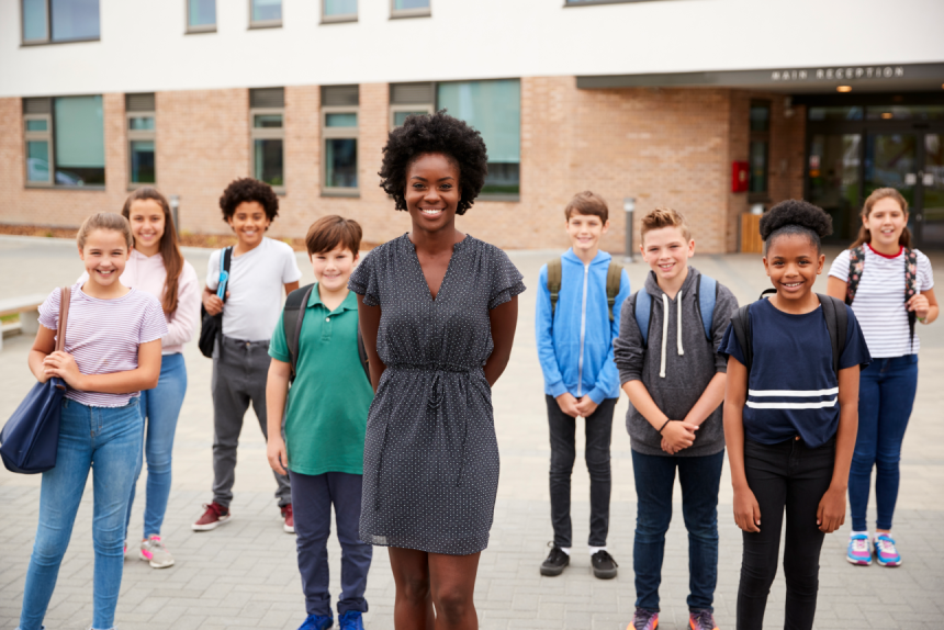 Curso de Extensão em Escola E Sociedade: Aprofundamento Teórico e Prático