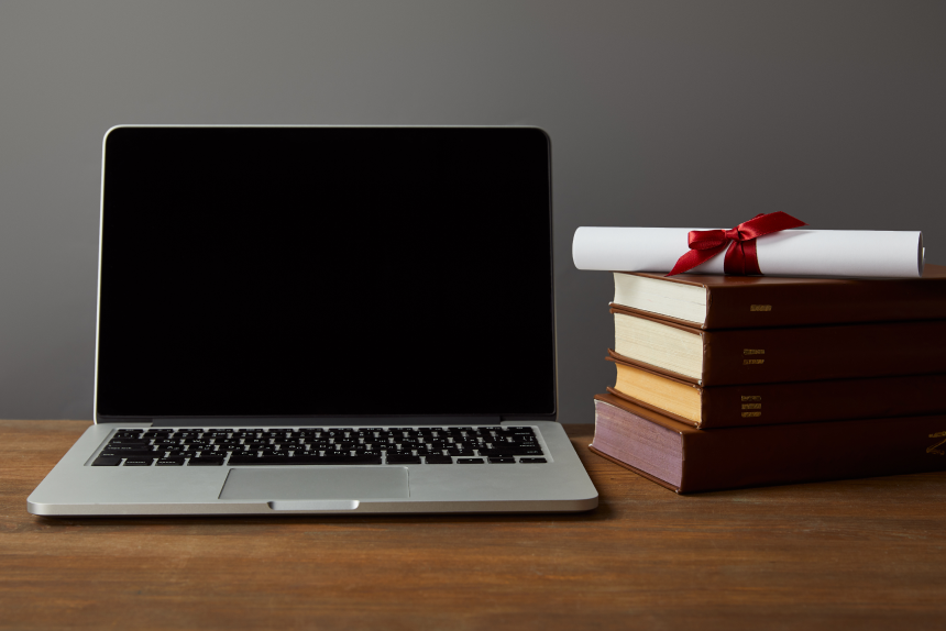 Curso de Extensão em Regulamentacao E Politicas Em Educacao A Distancia: Aprofundamento Teórico e Prático