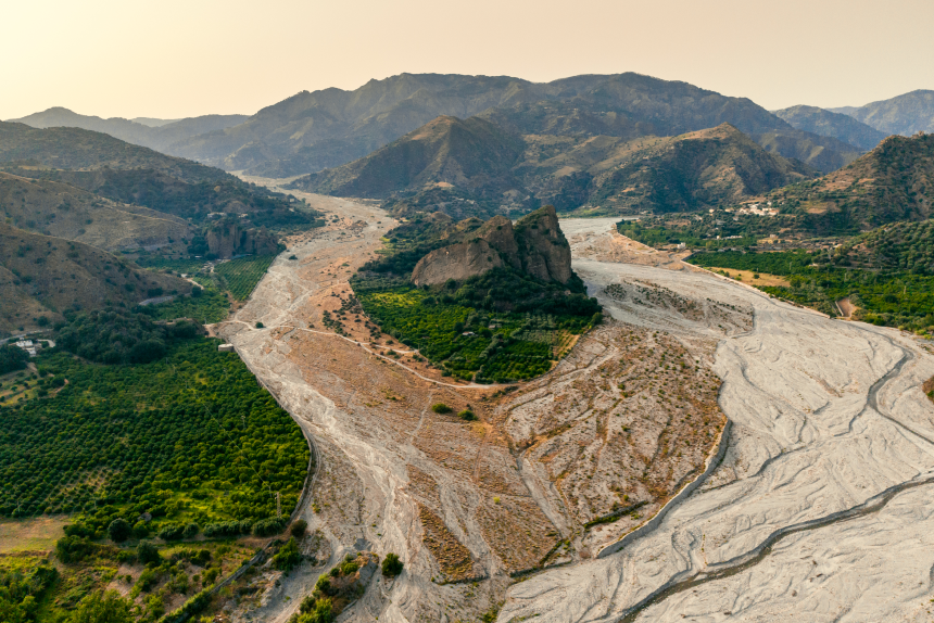 Curso de Extensão em Geomorfologia Geral: Aprofundamento Teórico e Prático