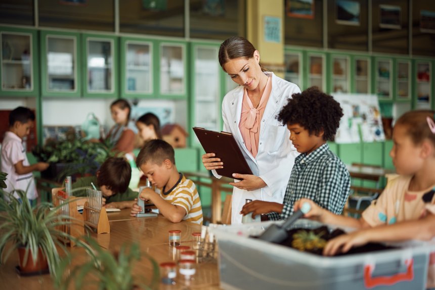 Curso de Extensão em Metodologia Para O Ensino De Ciencias E Biologia Na Educacao Basica: Aprofundamento Teórico e Prático